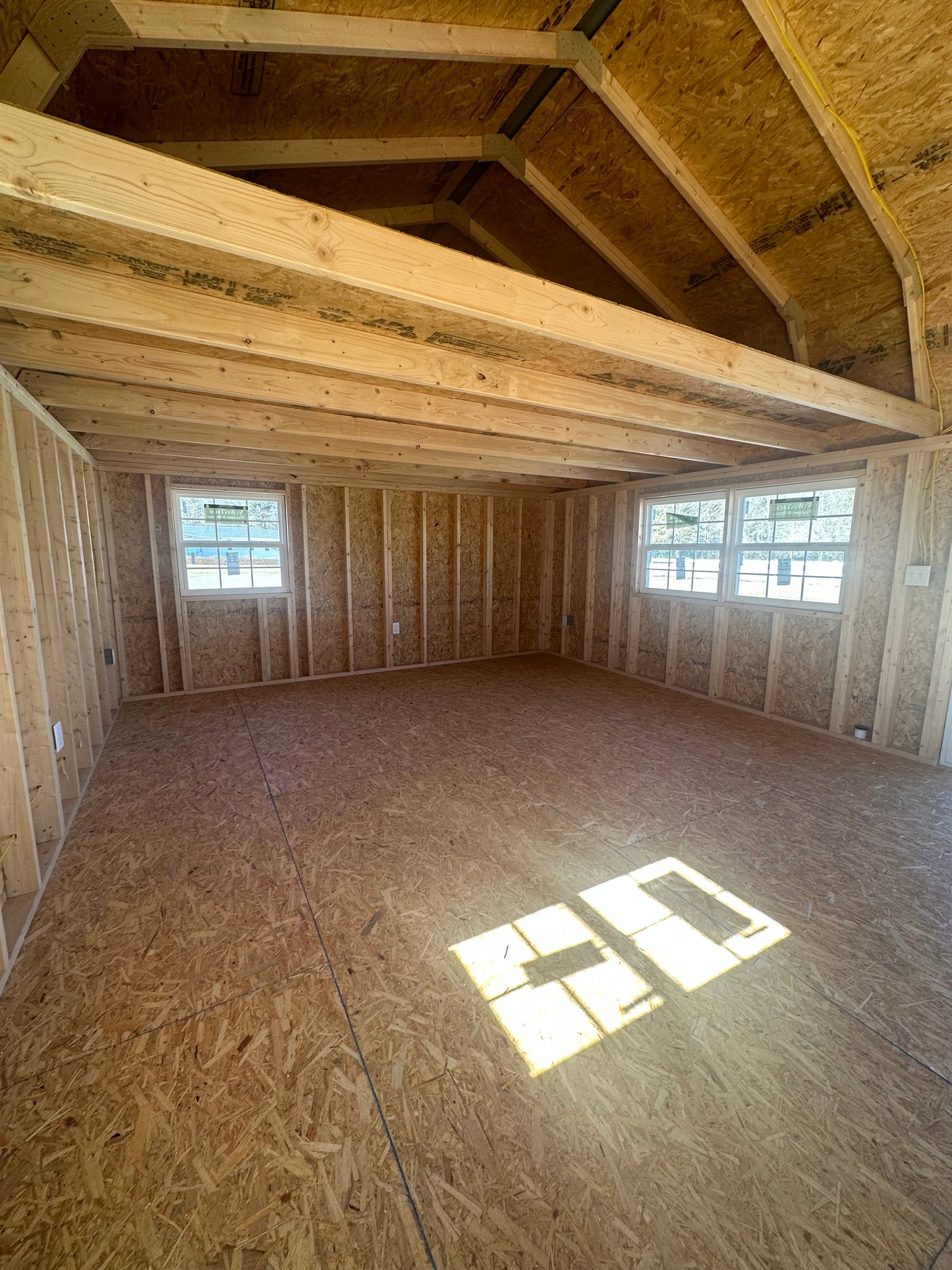 Side Lofted Barn 16x32 w/ TONS of extras!!